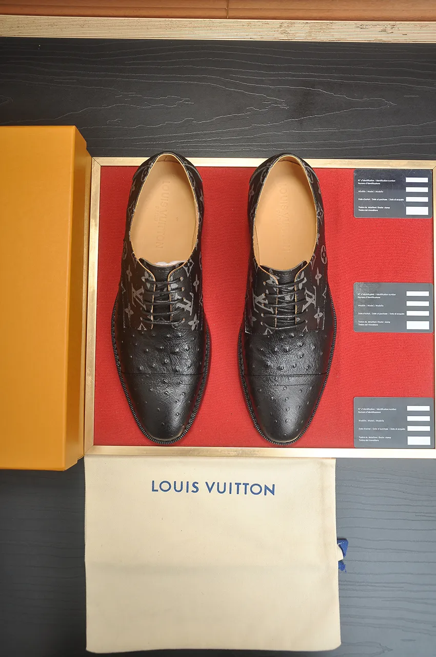 Men's men's shoes 💰500💶 [LV] (original single cowhide lining) 🍀LV's latest genuine leather business suit shoes are launched simultaneously on the official website. The first-layer cowhide imported from Italy is made of heavy gold, 💥official website 1:1 rubber outsole. Versatile to wear, high-end without losing class, and the color combination is extraordinary. This four-season style is alluring when worn on your feet, showing off your big-name flair. Standard code 38-45 (45 customized)